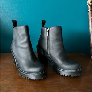 Dr Martens MAGDALENA WOMEN'S LEATHER HEELED CHELSEA BOOTS Size 9US - Black